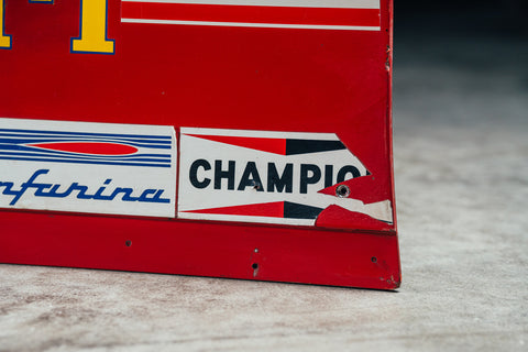 Original Ferrari 126CK side wing, part of Villeneuve's legendary number 27 car. / Ala laterale originale Ferrari 126CK, parte della leggendaria vettura numero 27 di Villeneuve.