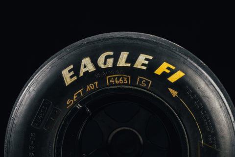 Side profile of McLaren MP4/7A Formula 1 wheel. / Profilo laterale del cerchio McLaren MP4/7A F1