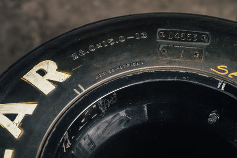 McLaren MP4/7A Formula 1 ENKEI rim with tire. / Cerchio ENKEI McLaren MP4/7A con gomma da F1