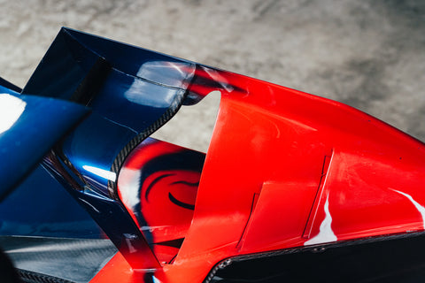 Side view of the Toro Rosso STR3 engine cover, designed for optimal airflow. / Vista laterale del cofano motore Toro Rosso STR3, progettato per un flusso d'aria ottimale.