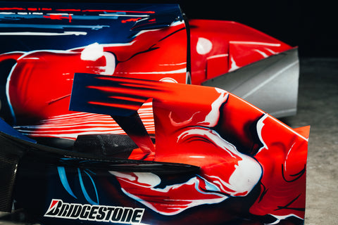 Authentic Formula 1 part: Toro Rosso STR3 engine cover, used in competition. / Parte autentica di Formula 1: cofano motore Toro Rosso STR3, usato in gara.